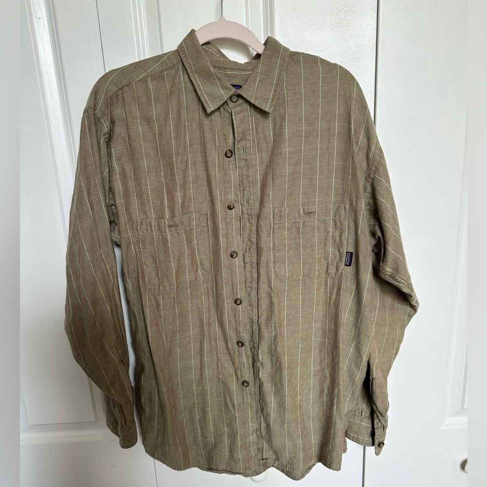 Patagonia Men’s Size Medium Green Patterned Long Sleeve Button-Up Shirt